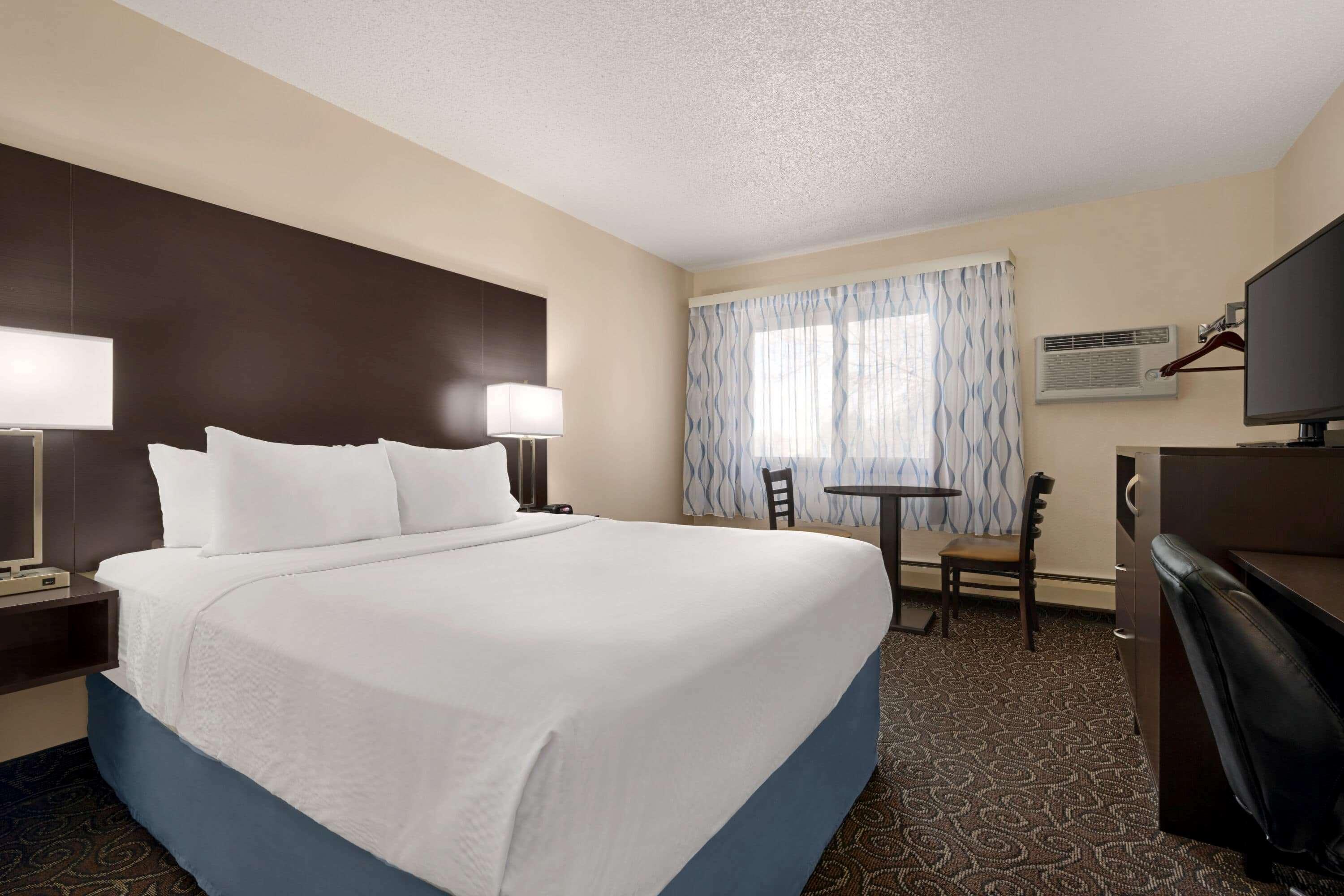 Days Inn By Wyndham Fort Collins Exterior photo